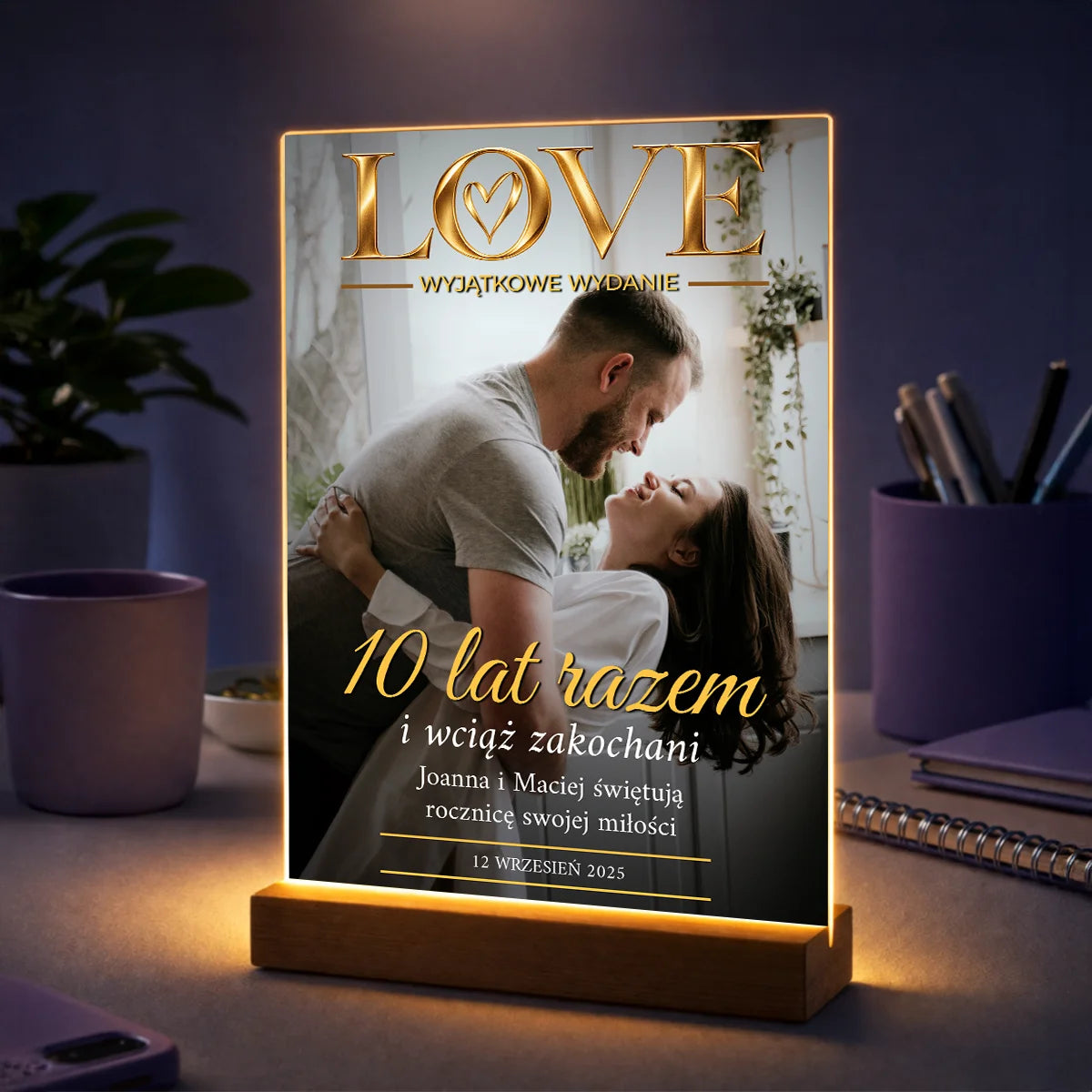 Zdjęcie pary w stylu okładki magazynu na szkle akrylowym – prezent na 10 rocznicę ślubu