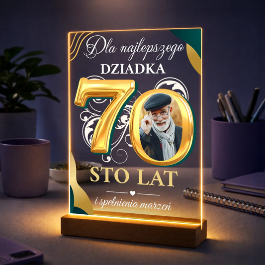 Zdjęcie dziadka na szkle akrylowym z cyfrą 70 i życzeniami – prezent na 70 urodziny dla dziadka