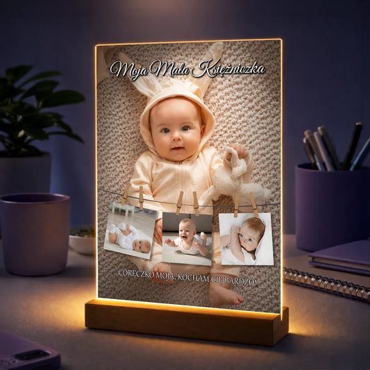 Kolaż zdjęć dziecka na szkle akrylowym z dedykacją i fotografiami niemowlaka, personalizowany prezent