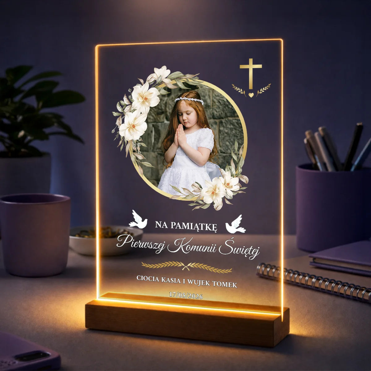 Personalizowane zdjęcie na szkle na Pierwszą Komunię Świętą z fotografią dziecka, dedykacją od chrzestnych i kwiatowym motywem