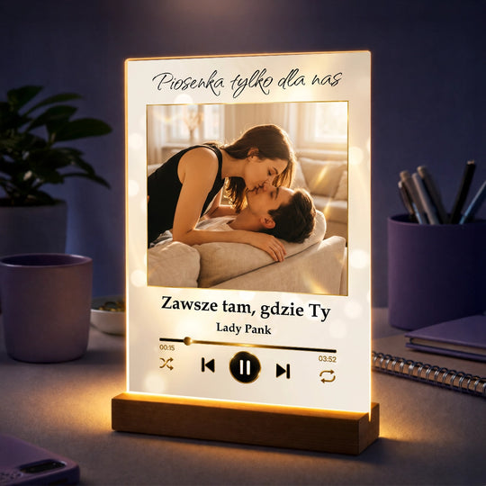 Pomysł na prezent dla pary na Walentynki – zdjęcie na szkle Piosenka tylko dla nas