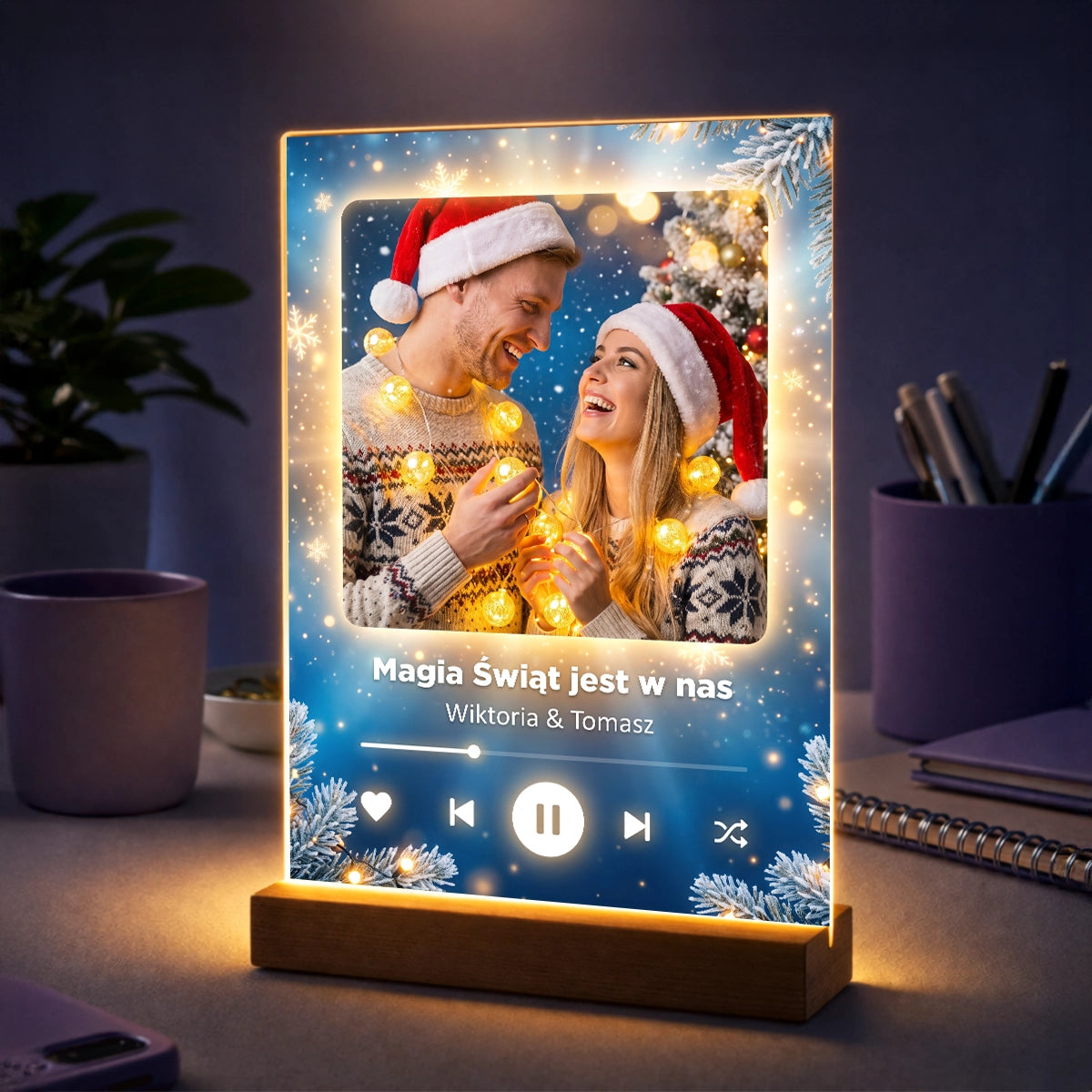 Personalizowany prezent dla pary na Boże Narodzenie - zdjęcie na szkle ze świątecznym zdjęciem i tekstem Magia Świąt jest w nas