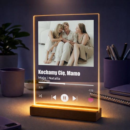 Oryginalny prezent dla mamy na Dzień Matki – zdjęcie na szkle z tekstem od dzieci