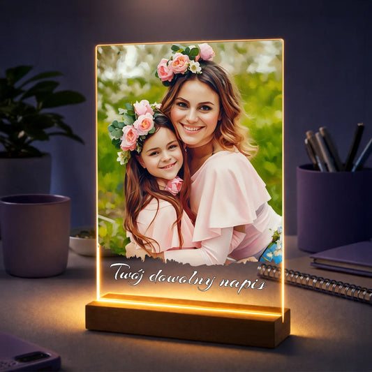Prezent dla mamy na Dzień Matki – portret ze zdjęcia na szkle akrylowym + dowolny napis