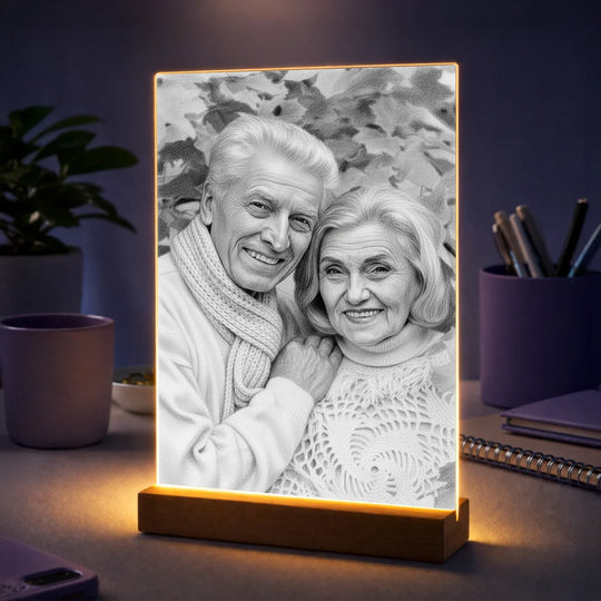 Prezent dla dziadków na Dzień Babci i Dziadka – portret z ich zdjęcia na szkle w stylu szkicu