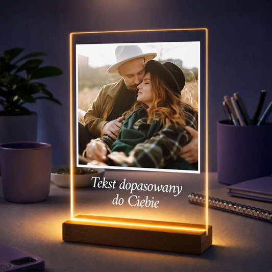 Oryginalny prezent dla pary na rocznicę – zdjęcia na szkle z dowolnym napisem
