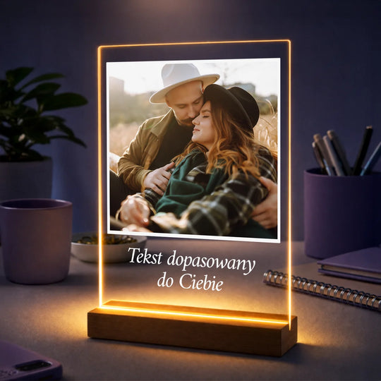 Oryginalny prezent dla pary na rocznicę – zdjęcia na szkle z dowolnym napisem