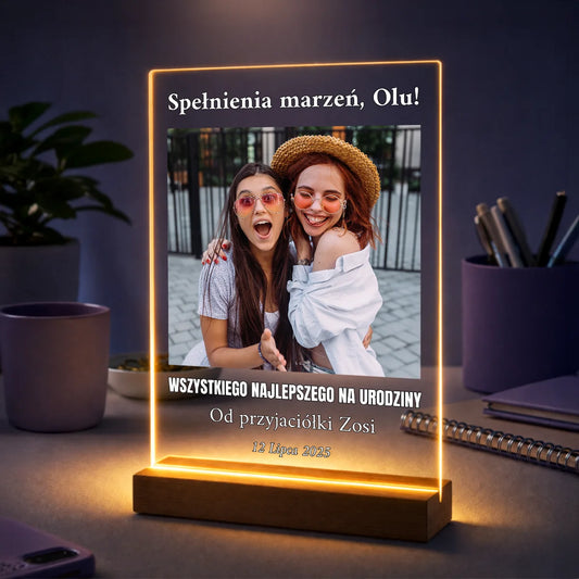 Personalizowany druk ze zdjęciem na szkle akrylowym z życzeniami urodzinowymi — prezent dla przyjaciółki