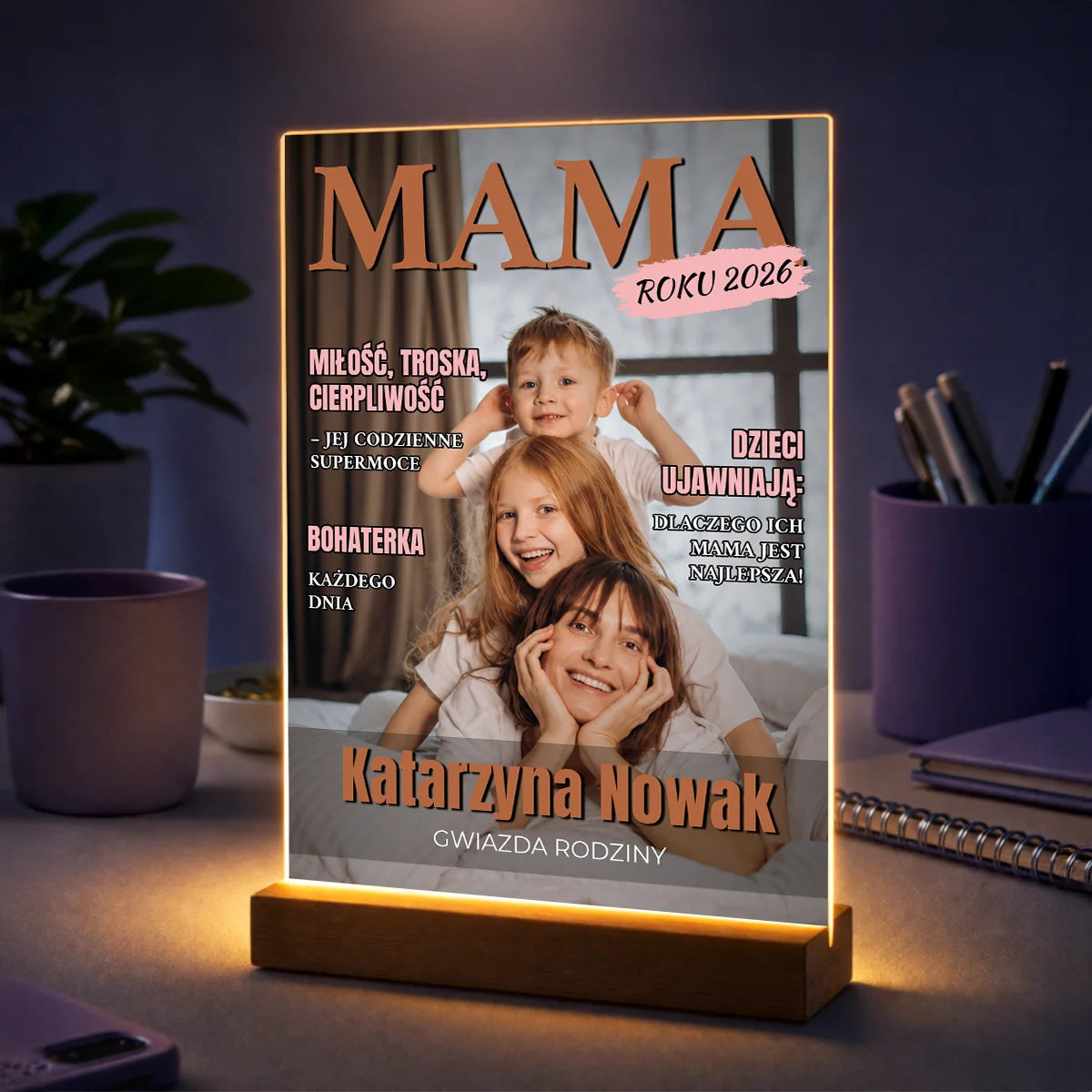 Zdjęcie mamy z dziećmi w stylu okładki magazynu na szkle akrylowym – prezent na Dzień Matki