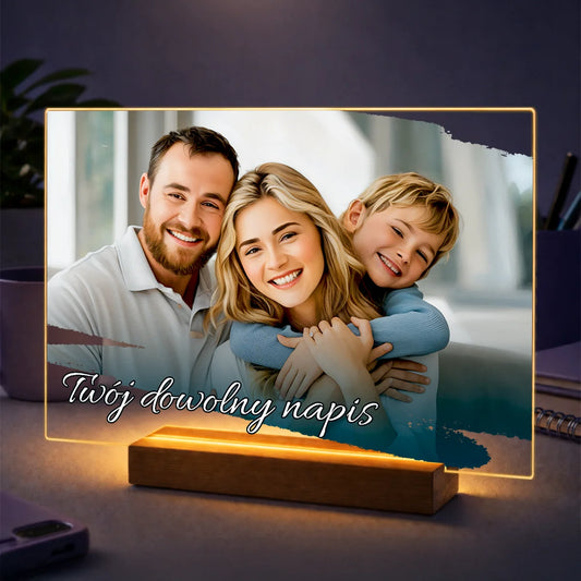 Pomysł na prezent dla rodziców na Dzień Mamy i Dzień Taty – portret ze zdjęcia na szkle z dowolnym napisem