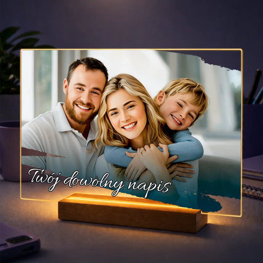 Pomysł na prezent dla rodziców na Dzień Mamy i Dzień Taty – portret ze zdjęcia na szkle z dowolnym napisem