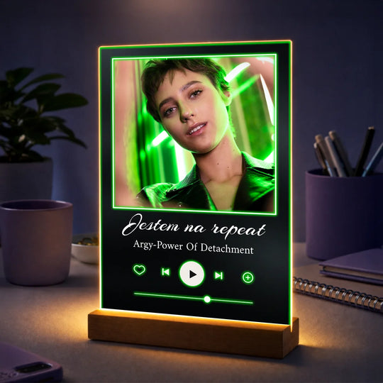 Prezent dla kobiety na urodziny – personalizowany druk na szkle Ulubiony utwór