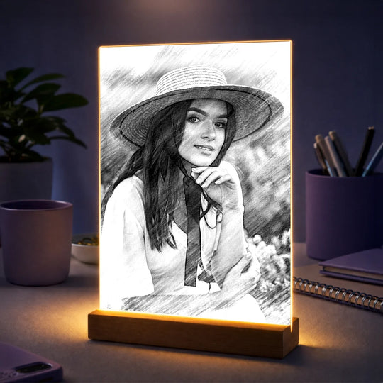 Pomysł na prezent dla niej na urodziny – portret ze zdjęcia na szkle w stylu szkicu ołówkiem